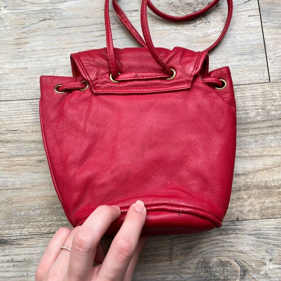 Vintage Leather Bag Lipstick Red 70s 90s Sopresa! Buckle Bucket Bag Small Funky - Picture 9 of 10